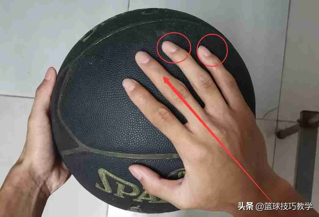 篮球投篮技巧（分享一个库里投篮的小技巧！） 第8张