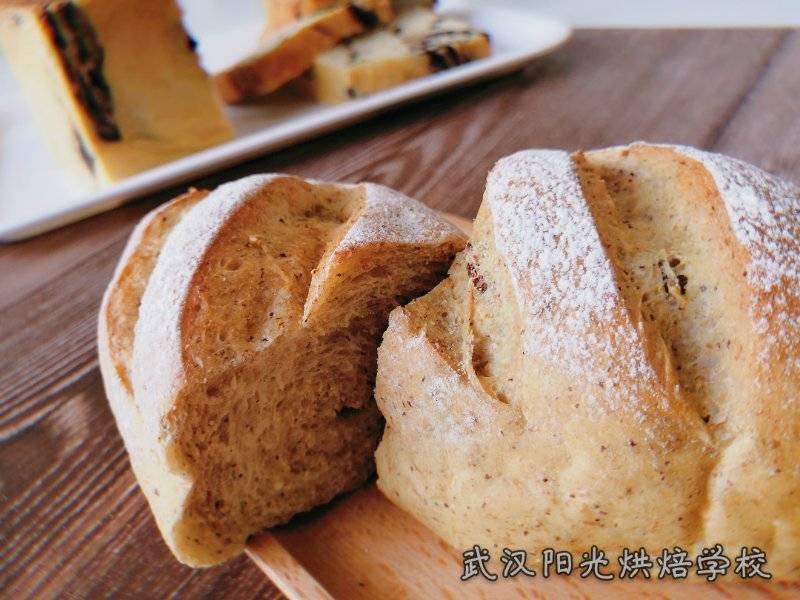 烤箱做面包的家庭做法（烤箱做面包的简单方法） 第1张