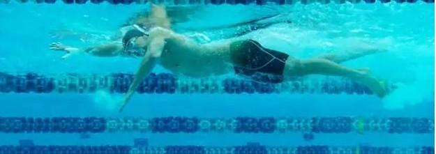 自由泳换气技巧（自由泳两面换气技巧） 第1张