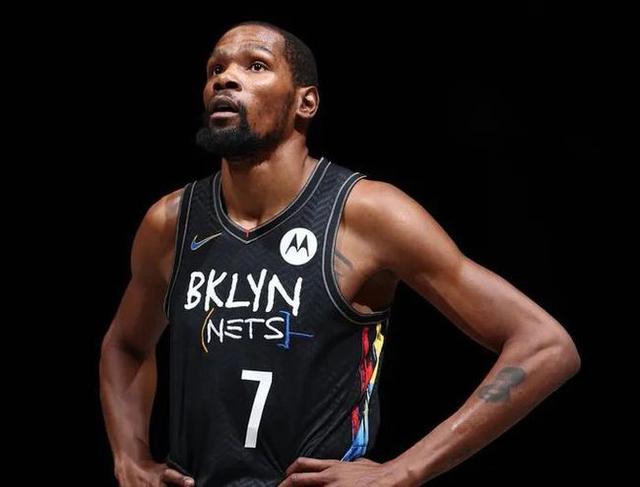 篮球明星,NBA官方将评75大巨星 第4张