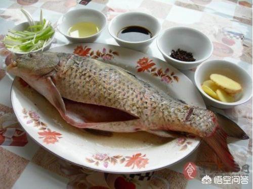 怎样做清蒸鲤鱼最好吃 清蒸鲤鱼的家常做法窍门 第9张