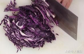 紫色大头菜的做法（紫包菜最佳吃的做法，一盘不够吃） 第1张