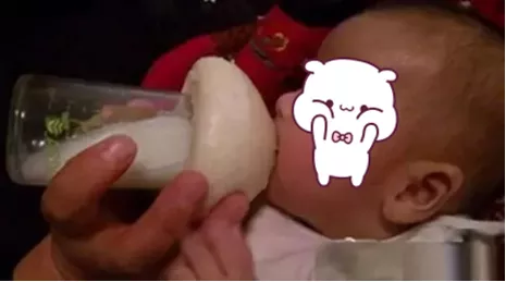 宝宝不吃奶瓶怎么办（宝宝不吃奶嘴抗拒奶瓶，怎么办？） 第1张