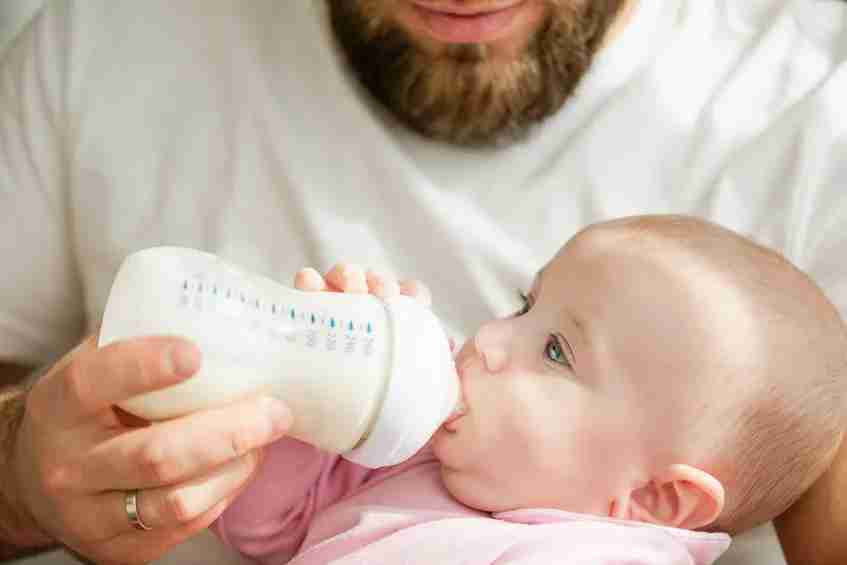 宝宝不吃奶瓶怎么办（宝宝不吃奶嘴抗拒奶瓶，怎么办？） 第4张