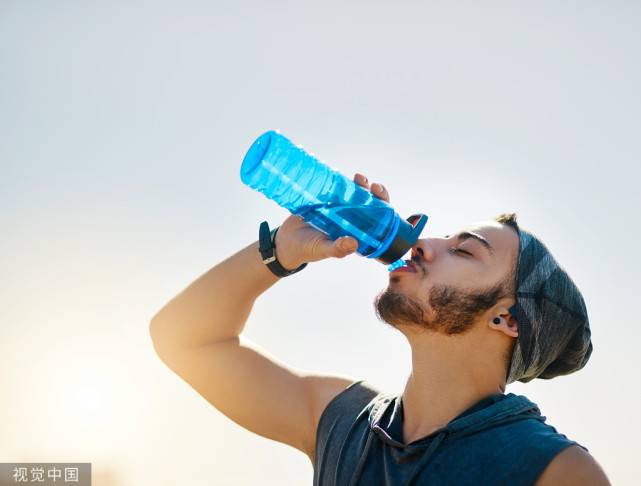 喝水尿多是什么原因（一喝水就想排尿，是肾脏不好吗？） 第1张