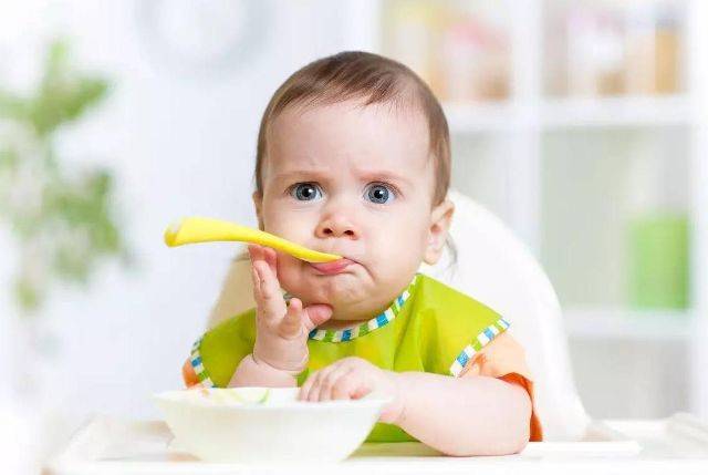 六个月宝宝食谱（六至九个月的宝宝应该吃什么辅食） 第1张