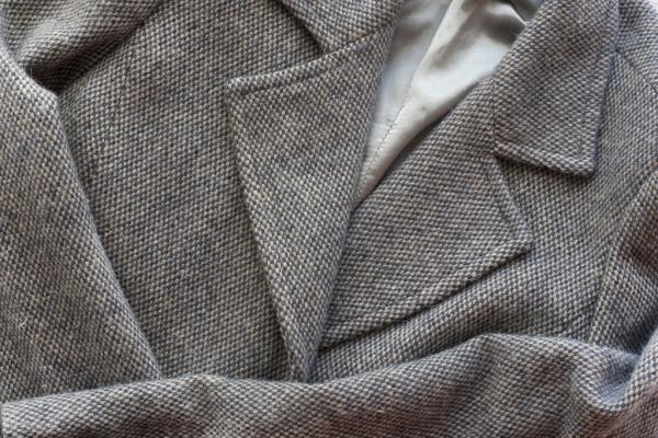 大衣上标签100%羊毛是真的吗（羊毛100%聚酯纤维100%质量好吗） 第5张