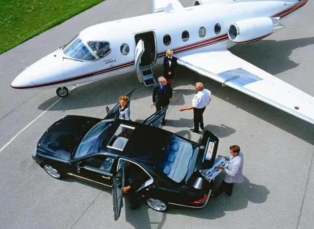 比尔盖茨有多奢侈？飞机、游艇、豪宅和美女每年都要花费上亿美元。 第7张