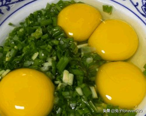 葱花鸡蛋怎么做 葱花煎蛋的家常做法分享 第2张
