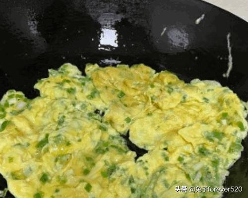 葱花鸡蛋怎么做 葱花煎蛋的家常做法分享 第8张