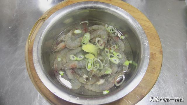油焖大虾怎么做 家常油焖虾简单做法分享 第6张