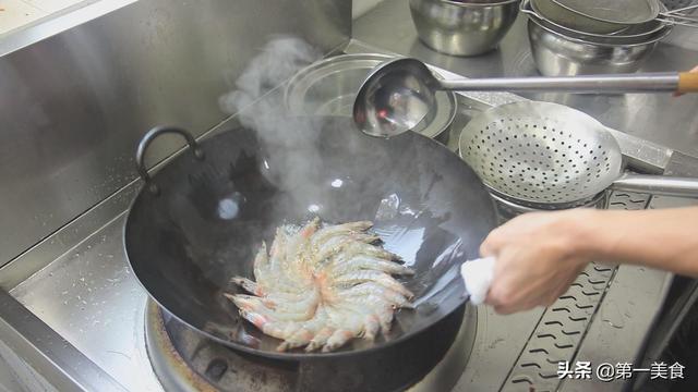 油焖大虾怎么做 家常油焖虾简单做法分享 第16张