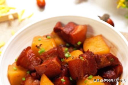 红烧肉炖土豆怎么做好吃又简单,红烧肉炖土豆的家常做法分享 第12张