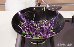 紫色大头菜的做法（紫包菜最佳吃的做法，一盘不够吃） 第2张