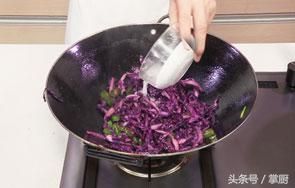 紫色大头菜的做法（紫包菜最佳吃的做法，一盘不够吃） 第7张