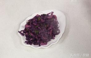 紫色大头菜的做法（紫包菜最佳吃的做法，一盘不够吃） 第5张